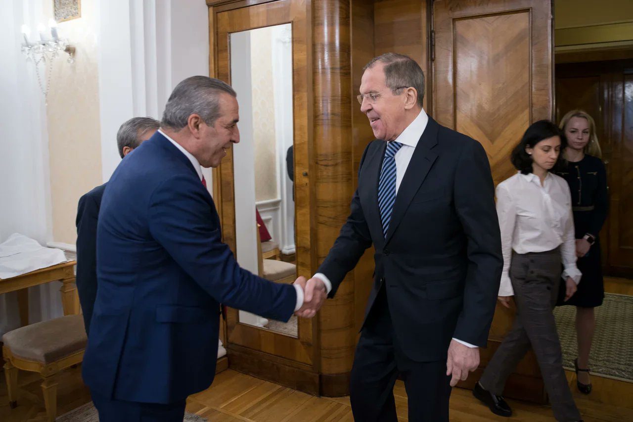 Sergey Lavrov and Palestinian Liberation Organisation (PLO) Executive Committee member Hussein Al-Sheikh meet in Russia, on 28 Feb 2022 [mfa_russia/Twitter]
