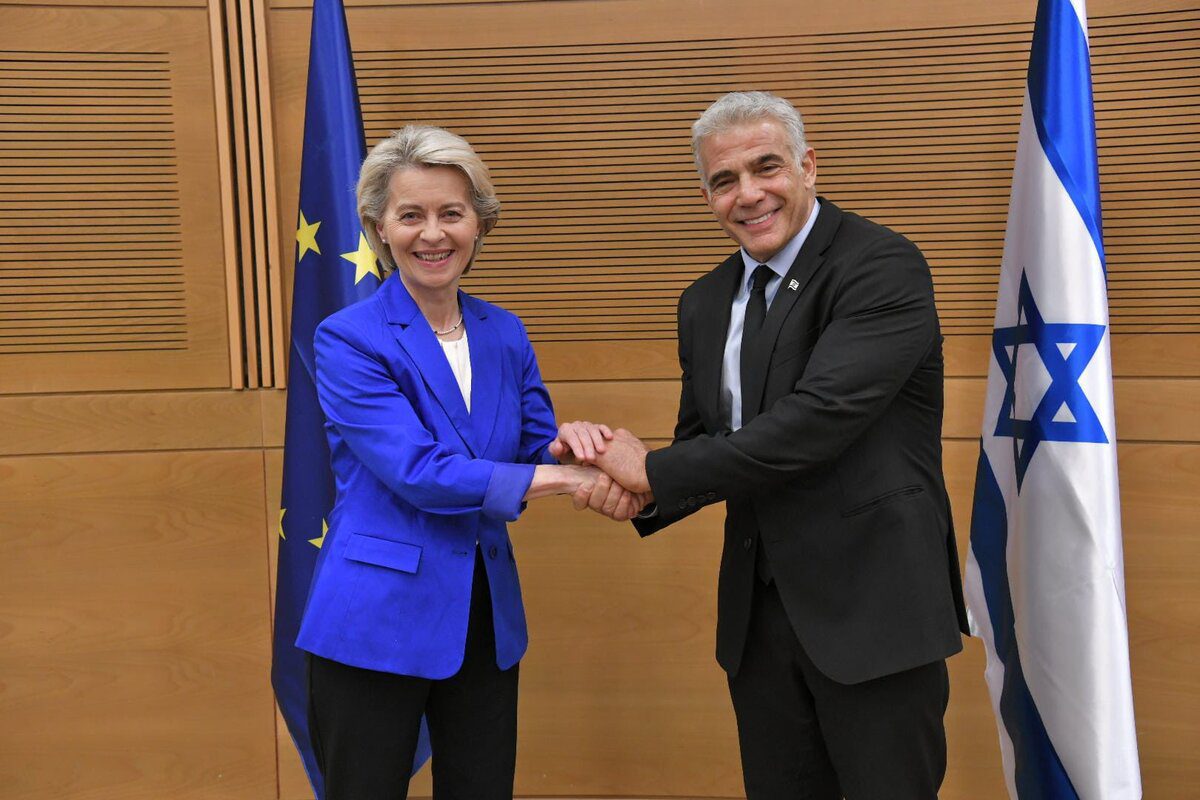 EU Commission President Ursula von der Leyen (L) meets Israeli Foreign Minister Yair Lapid (L) in West Jerusalem on June 13, 2022. [Israeli Foreign Ministry - Anadolu Agency]
