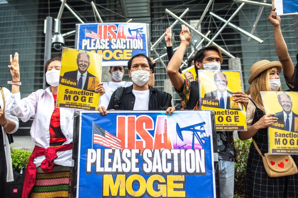 A group of Myanmar activists demonstrate with placards calling the US government to sanction Myanmar's state-run Myanma Oil and Gas Enterprise on May 22, 2022 [PHILIP FONG/AFP via Getty Images]