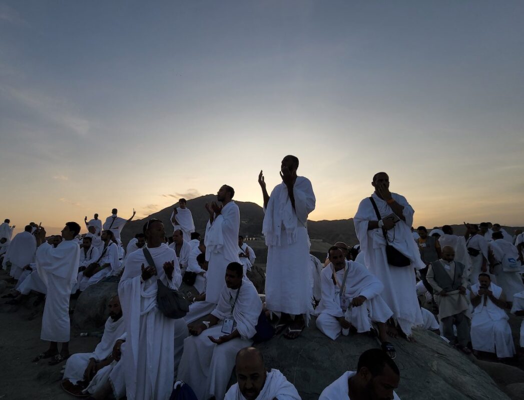 Pilgrims visit the Mountain of Mercy (Mount Arafat) in Makkah Mecca, Saudi Arabia on 8 July 2022 [Ashraf Amra/Anadolu Agency]