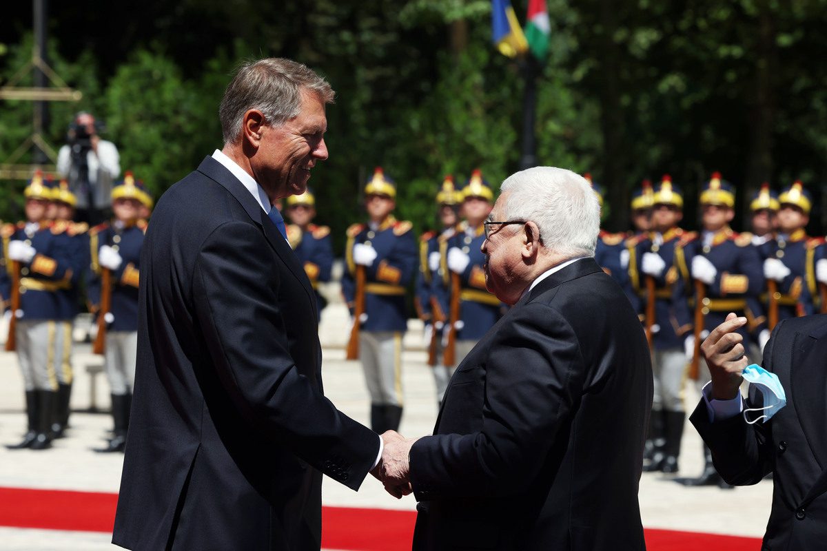 Palestinian President Mahmoud Abbas (R) welcomed by Romanian President Klaus Werner Lohannis (L) in Bucharest, Romania on July 19, 2022 [Palestinian Presidency/Anadolu Agency]
