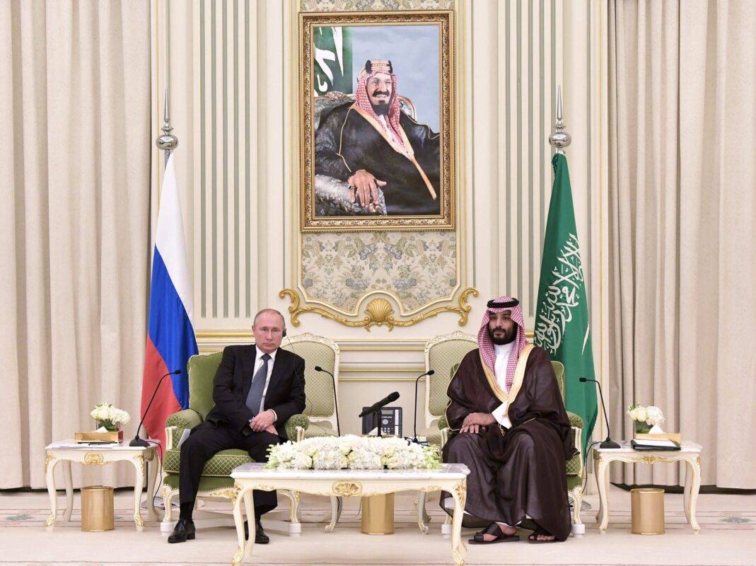 Russian President Vladimir Putin (L) meets with Saudi Arabia's Crown Prince Mohammed bin Salman in Riyadh, Saudi Arabia, on October 14, 2019 [ALEXEY NIKOLSKY/SPUTNIK/AF/Getty Images]