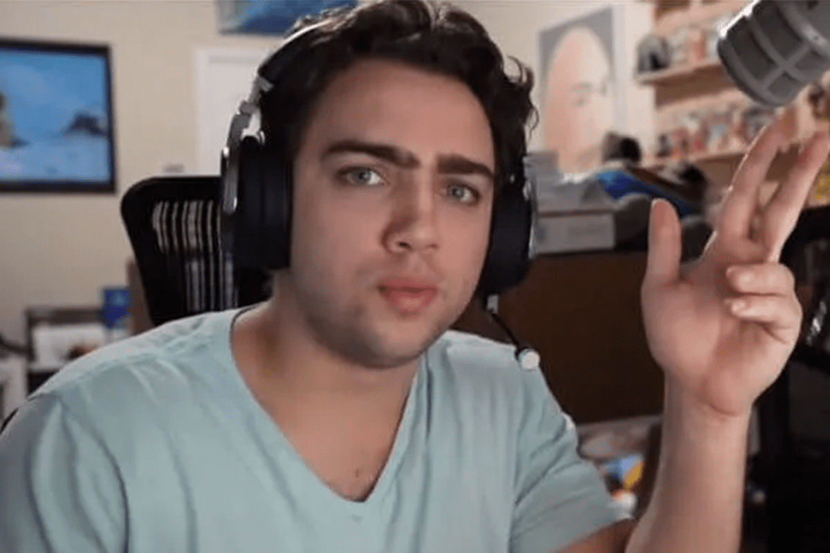 US Twitch Streamer Turned Down Huge Sponsorship Which Would Pay Him to Play  Chess Online- Here's Why - EssentiallySports