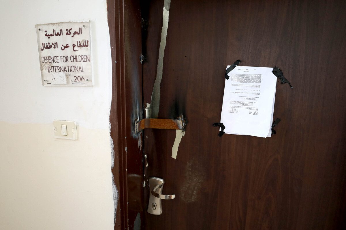 Israeli forces raided and shut down 7 Palestinian NGOs allegedly having links to terrorism in Ramallah, West Bank on 18 August 2022 [Issam Rimawi/Anadolu Agency]
