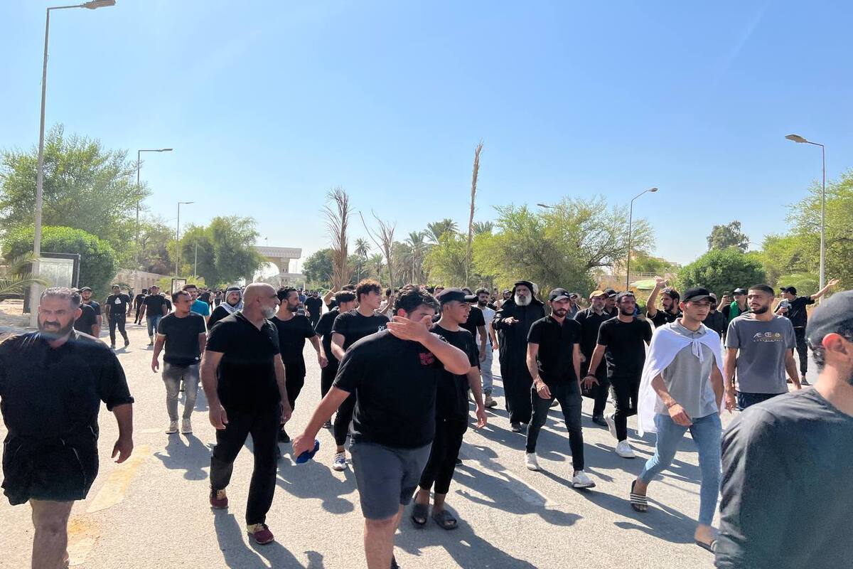 Supporters of Iraqi cleric Muqtada al-Sadr try to enter government's buildings at Green Zone after Muqtada al-Sadr announces his total withdrawal from politics in Baqhdad, Iraq on August 29, 2022. [Haydar Karaalp - Anadolu Agency]