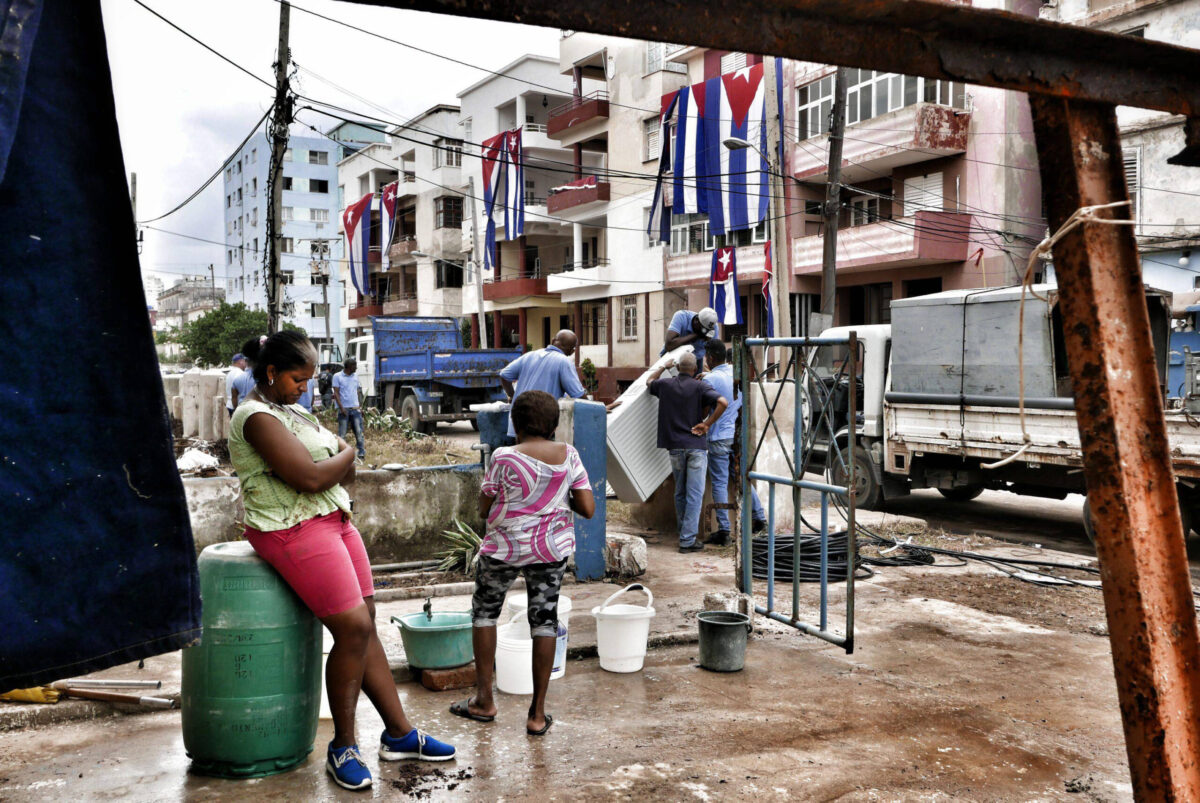 Cuban workers try to repair the electricity and telephone service on September 12, 2017, in Havana, Cuba [Sven Creutzmann/Mambo photo/Getty Images]