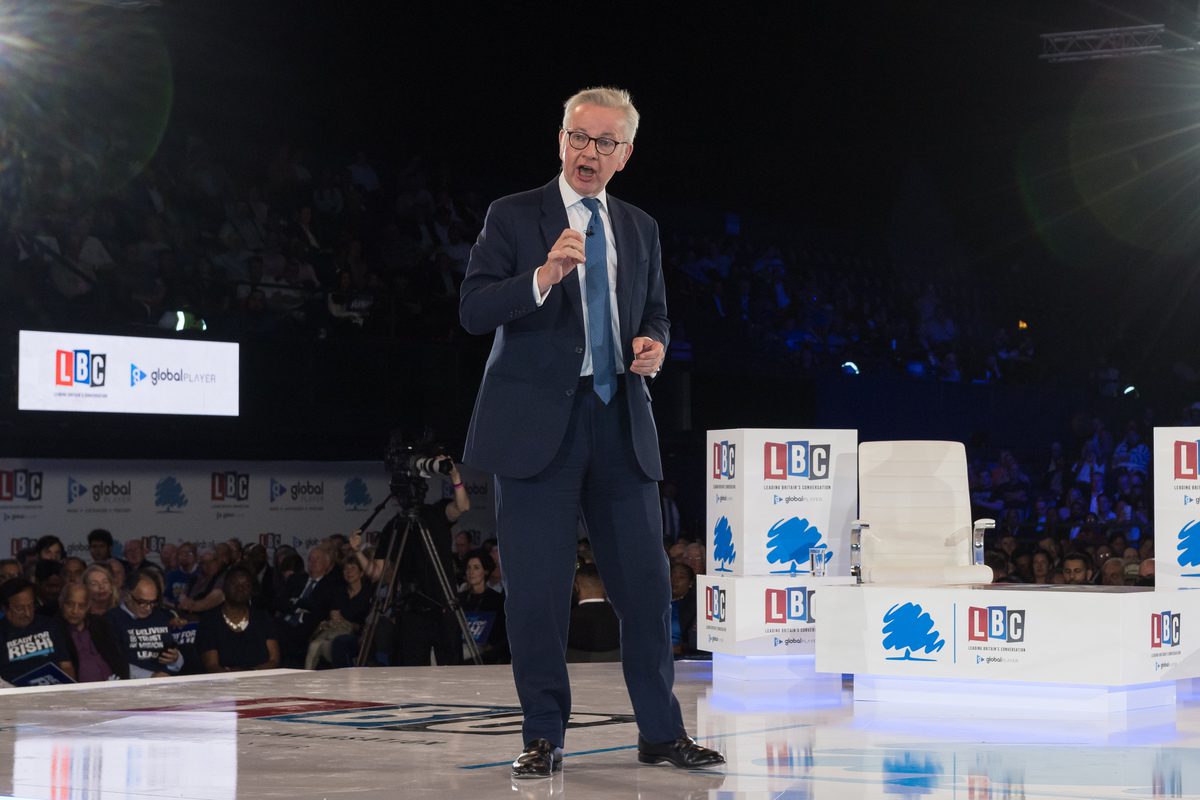 Michael Gove introduces Tory leadership hopeful Rishi Sunak during the final Conservative leadership election hustings in London, United Kingdom on August 31, 2022 [Wiktor Szymanowicz - Anadolu Agency]