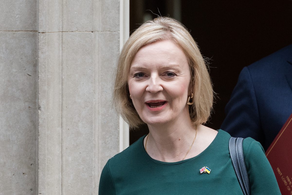LONDON, UNITED KINGDOM - SEPTEMBER 08: British Prime Minister Liz Truss departs 10 Downing Street for the House of Commons to announce her government's plan to cap household energy bills and provide subsidies for small and medium-sized businesses to ease the cost of living crisis amid soaring gas and electricity prices in London, United Kingdom on September 08, 2022. ( Wiktor Szymanowicz - Anadolu Agency )