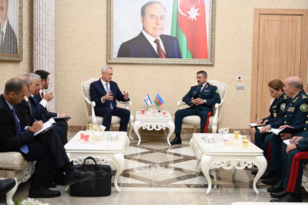 Israeli Defense Minister Benny Gantz ( 5th L) meets Elchin Guliyev, Chief of State Border Service of Azerbaijan(2nd R) in Baku, Azerbaijan on October 03, 2022. [Israeli Ministry of Defense - Anadolu Agency]