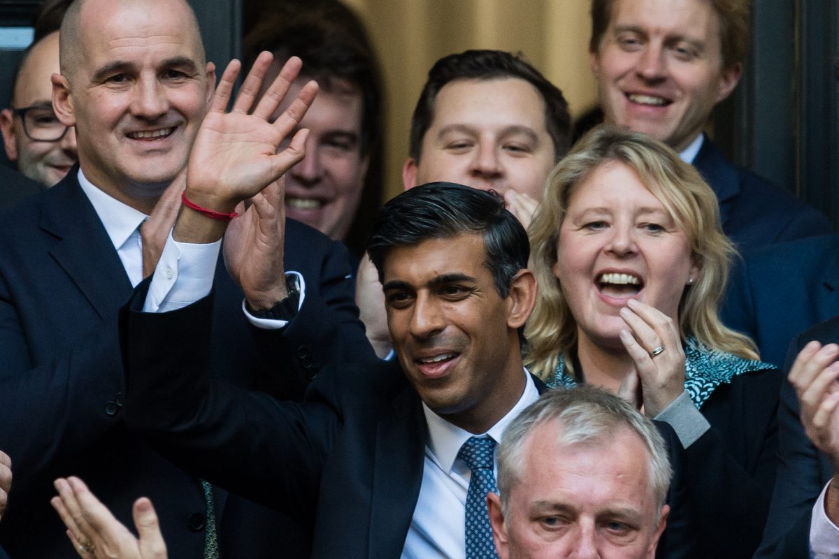 Rishi Sunak is greeted by supporters as he arrives at the Conservative Party Campaign Headquarters in London, United Kingdom on October 24, 2022 [Wiktor Szymanowicz/Anadolu Agency]