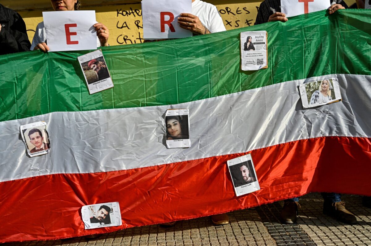Protesters demonstre in support of Iranian women on October 07, 2022 [MARTIN BERNETTI/AFP via Getty Images]