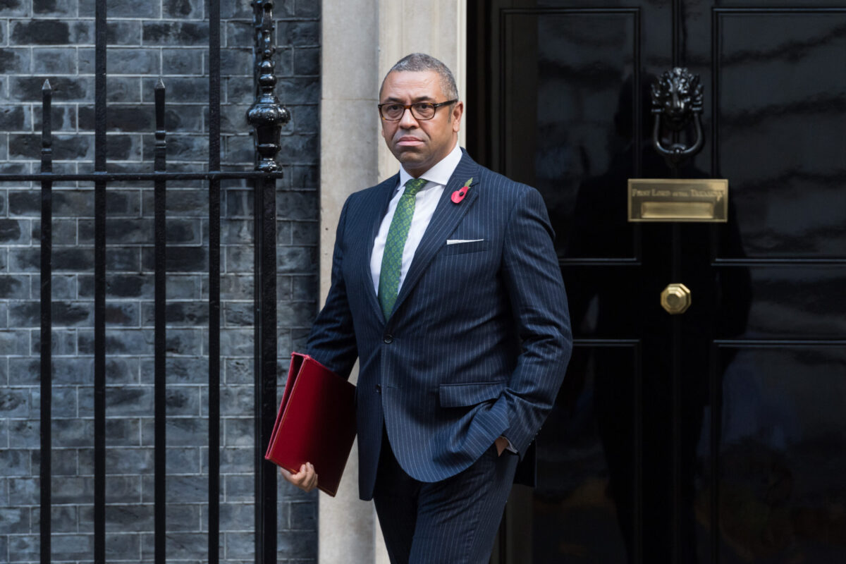 Secretary of State for Foreign, Commonwealth and Development Affairs James Cleverly leaves 10 Downing Street on November 01, 2022 [Wiktor Szymanowicz/Anadolu Agency]