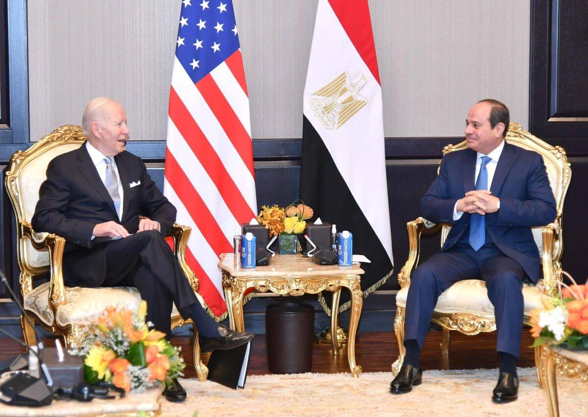 Egyptian President Abdel Fattah el-Sisi welcomes US President Joe Biden upon his arrival to attend the 2022 United Nations Climate Change Conference at Sharm El Sheikh, Egypt on November 11, 2022 [Presidency of Egypt/Anadolu Agency]