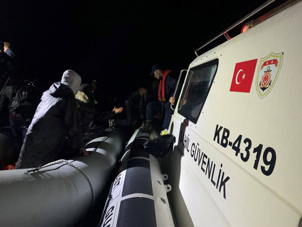 Turkish Coast Guard units rescue 167 irregular migrants after Greek authorities pushed them into Turkish territorial waters in Izmir, Turkiye on November 29, 2022 [Turkish Coast Guard Command - Anadolu Agency]