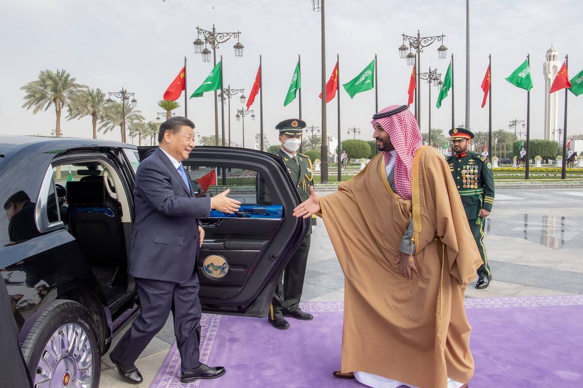 Chinese President, Xi Jinping (L) is welcomed by Crown Prince of Saudi Arabia Mohammed bin Salman Al Saud (R) at the Palace of Yamamah in Riyadh, Saudi Arabia on December 8, 2022. [Royal Court of Saudi Arabia - Anadolu Agency]
