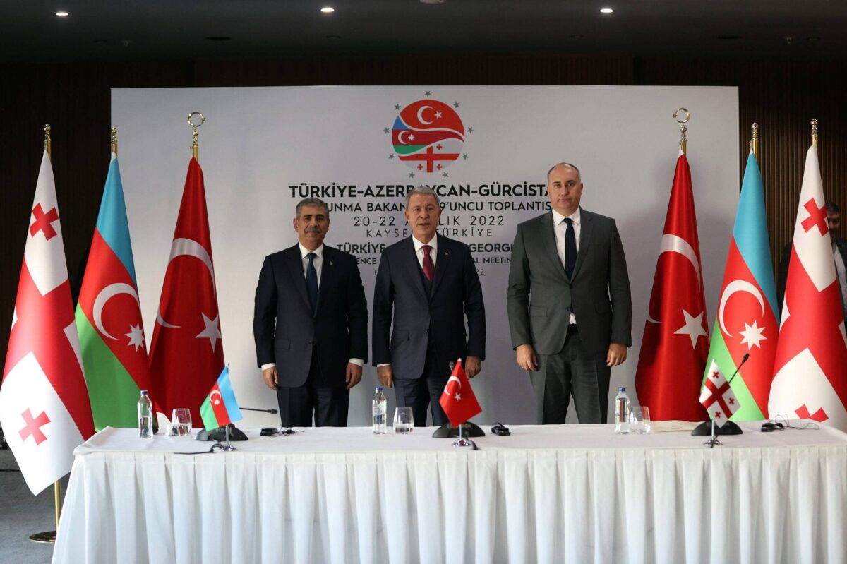 Turkish Defense Minister Hulusi Akar (C), Georgian Defense Minister Juansher Burchuladze (R) and Azerbaijani Defense Minister General Zakir Hasanov (L) hold a joint press conference after the tripartite meeting of Turkiye-Azerbaijan-Georgia Defense Ministers in Kayseri, Turkiye on December 21, 2022 [Arif Akdoğan/Anadolu Agency]