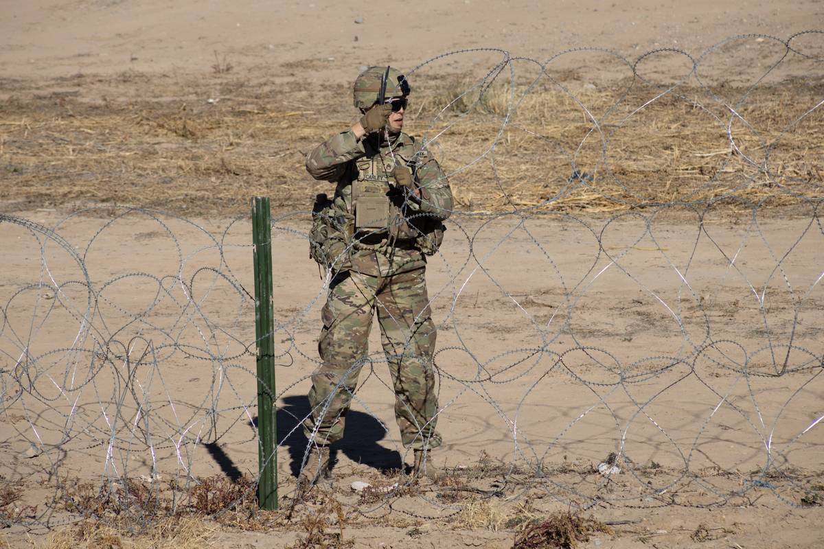Texas National Guard at the Ciudad Juarez – El Paso border – Middle ...