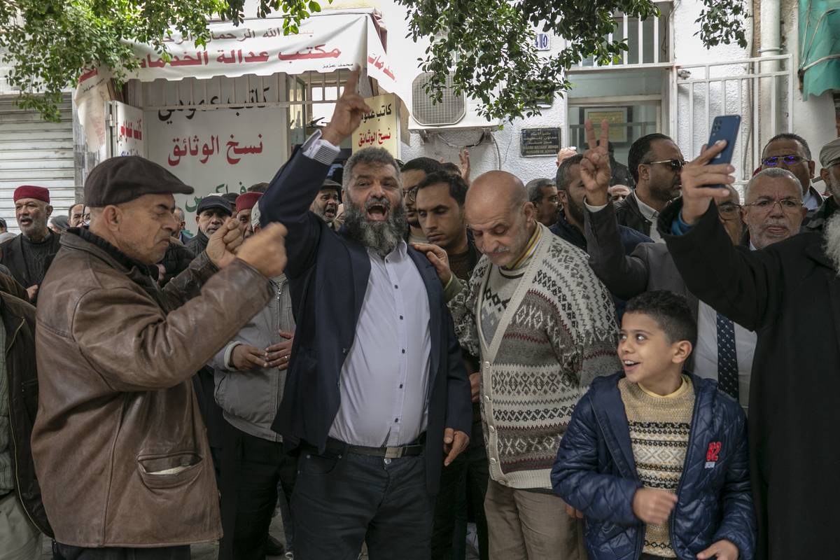 Ennahda Movement supporters and human rights activists gather for a demonstration in front of the Palace of Justice to protest the pre-trial detention of Ali al-Urayyid, the Vice President of the Ennahda Movement, in Tunis, Tunisia on December 23, 2022. [Yassine Gaidi - Anadolu Agency]