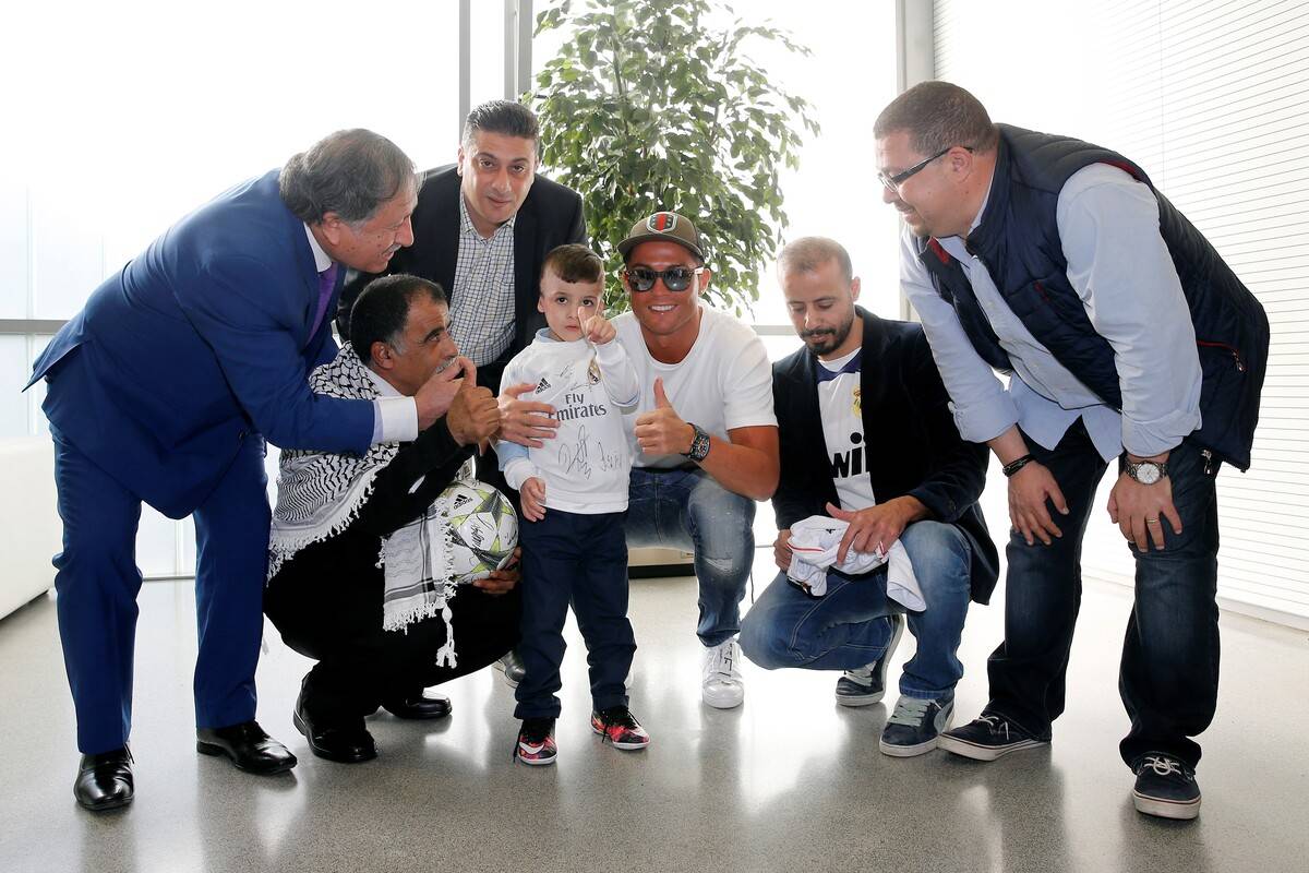 Five-year-old Palestinian Ahmed Dawabsha, the orphaned son of a Palestinian family killed last year in an arson attack by Israeli extremists, meets Real Madrid player Cristiano Ronaldo, in Madrid, Spain on March 17, 2016. [Photo by Victor Carretero/realmadrid.com/Anadolu Agency/Getty Images]