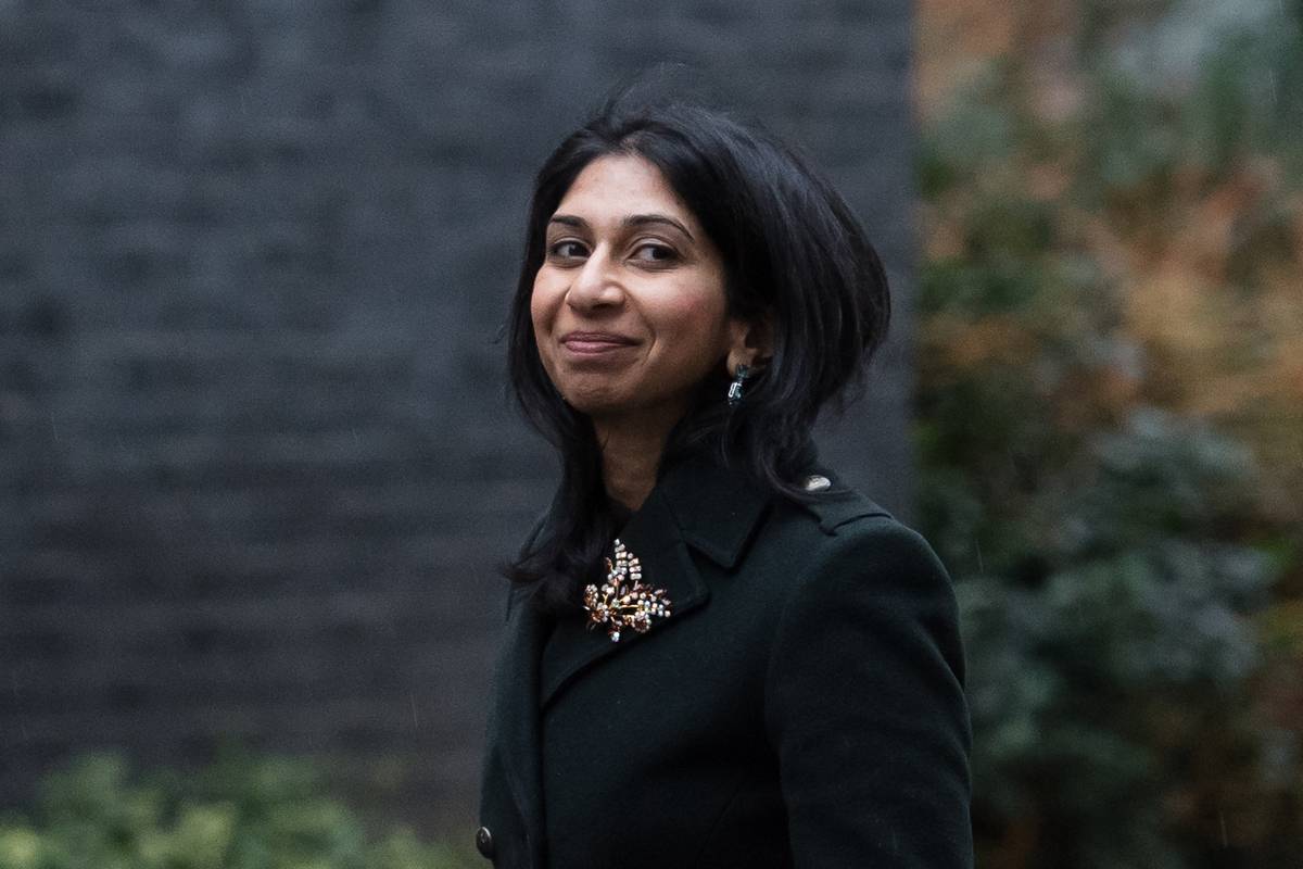 Secretary of State for the Home Department Suella Braverman arrives in Downing Street to attend the weekly Cabinet meeting chaired by Prime Minister Rishi Sunak in London [Wiktor Szymanowicz - Anadolu Agency]