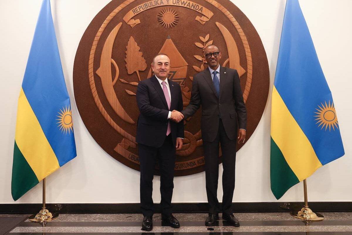 Turkish Foreign Minister Mevlut Cavusoglu (L) shakes hands with President of Rwanda Paul Kagame (R) in Kigali, Rwanda on January 12, 2023. [Cem Özdel - Anadolu Agency]