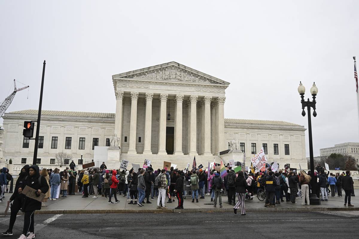 Activists rally near the US Supreme Court in Washington [Celal Güneş - Anadolu Agency]