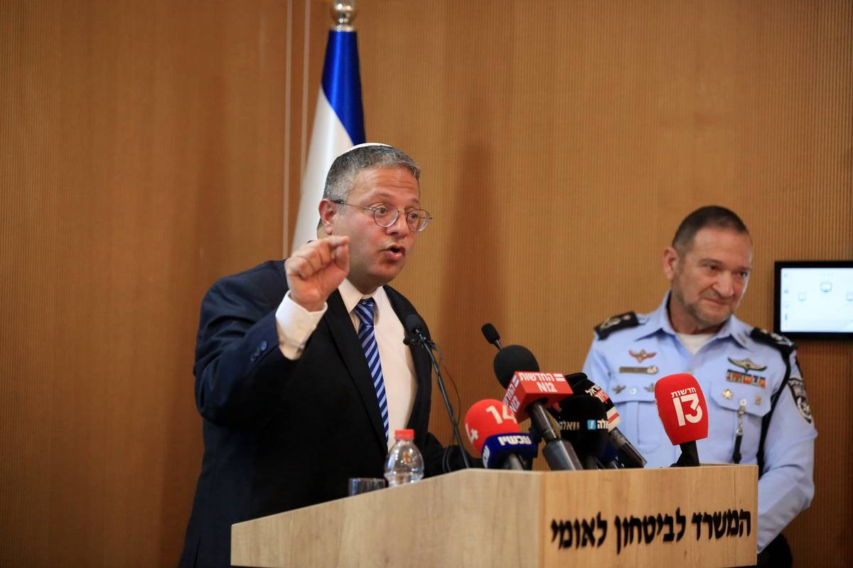 Israeli National Security Minister Itamar Ben-Gvir speaks during a joint press conference with General Kobi Shabta (R), Inspector General of the Israeli Police, at the Ministry of National Security in West Jerusalem [Saeed Qaq - Anadolu Agency]