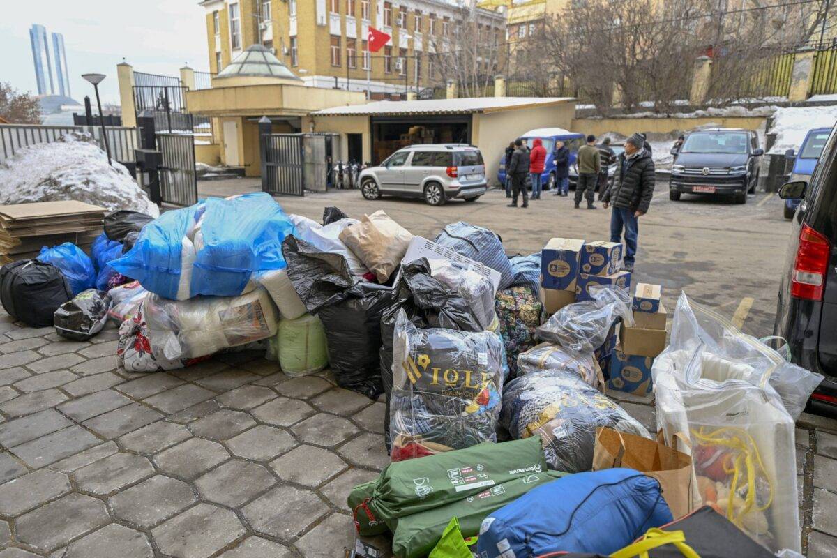 Turkish and Russian citizens collect donations for earthquake victims in Turkish provinces after 7.7 magnitude earthquake in Kahramanmaras of Turkiye at Turkish Embassy building in Moscow, Russia on February 07, 2023 [Sefa Karacan/Anadolu Agency]