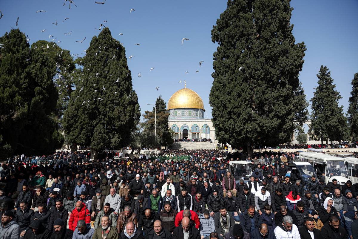 Absentee funeral prayer for quake victims in Jerusalem