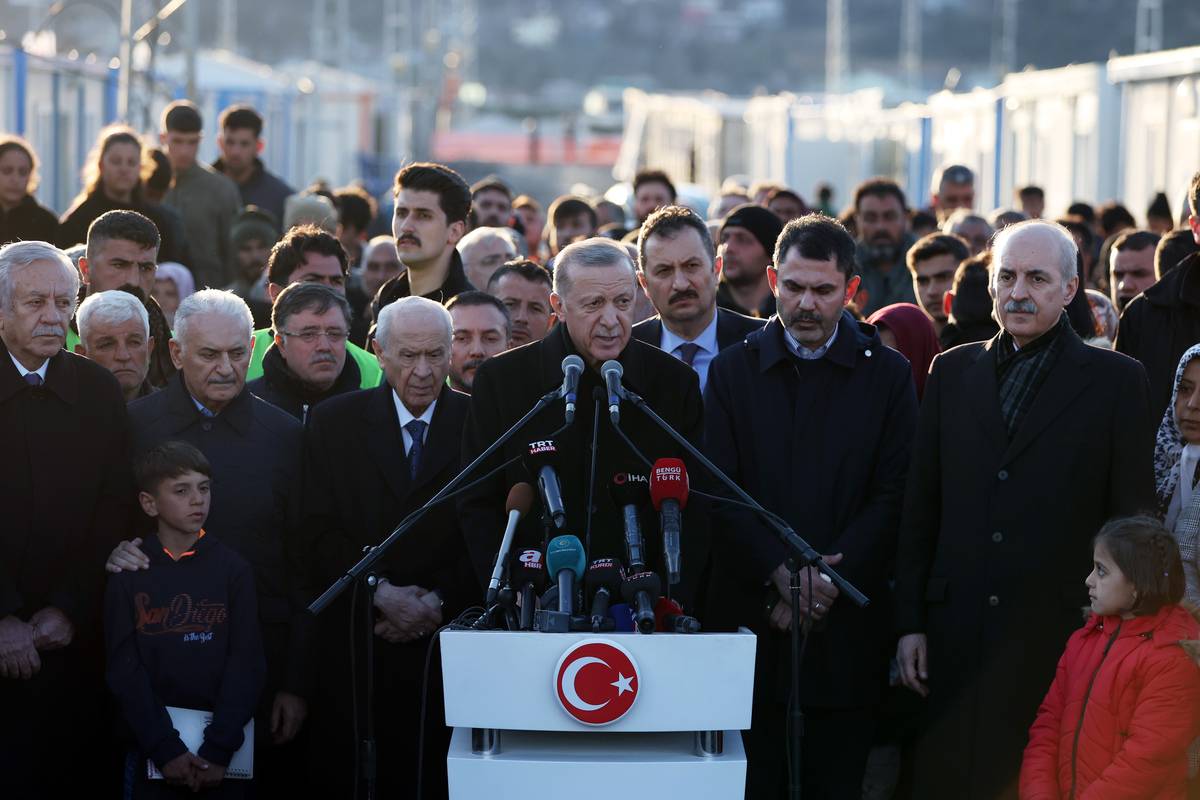 Turkish President Recep Tayyip Erdogan makes a speech after meeting with quake-hit people living in container city in Nur Dagi district of Gaziantep, Turkiye on February 21, 2023 [Murat Kula/Anadolu Agency]