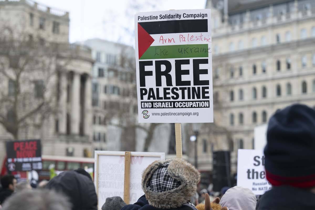 A participant holds "Free Palestine" placard as citizens walk from BBC Headquarters to Trafalgar Square as they protest against the Russian-Ukrainian war with the lead of "Stop the War Coalition" in London, United Kingdom [Raşid Necati Aslım - Anadolu Agency]
