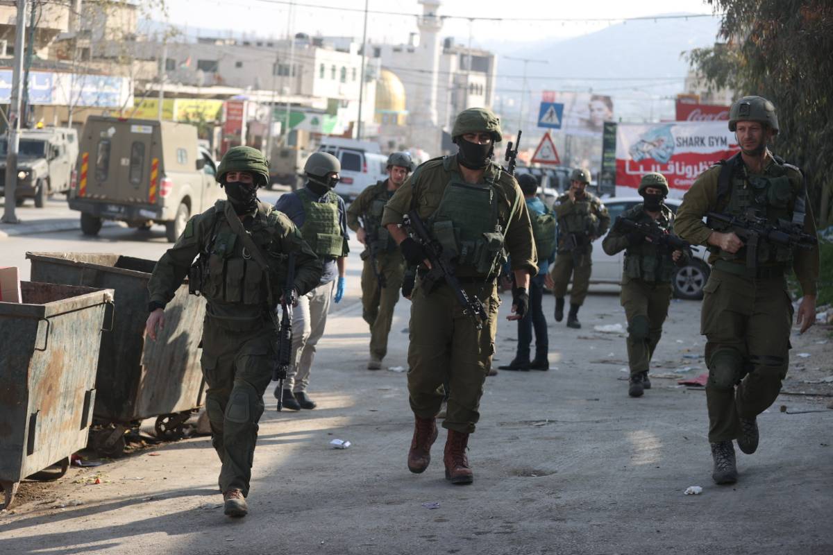 sraeli forces take security measures after 2 Israelis killed in shooting attack in Nablus, West Bank [Issam Rimawi / Anadolu Agency]