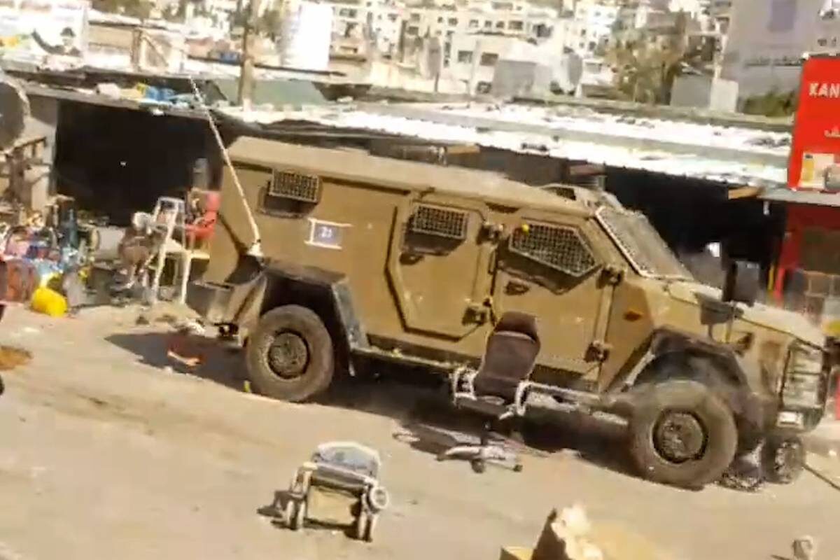 Israeli armoured car rams crowd of Palestinians – Middle East Monitor