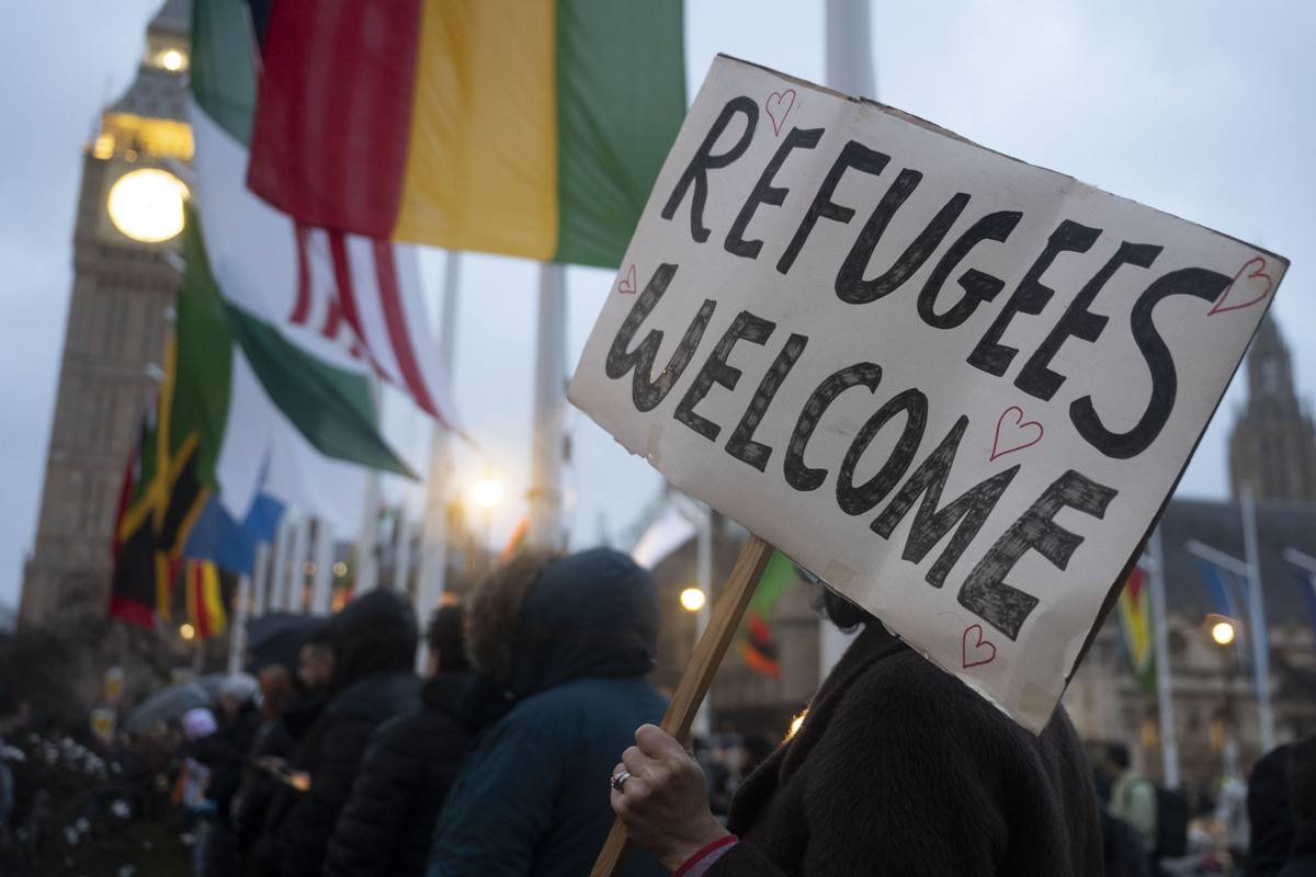 Pro-migrant protesters gather in the Parliament Square during a demonstration against government's controversial immigration bill, in London United Kingdom on March 13, 2023 [Raşid Necati Aslım - Anadolu Agency]