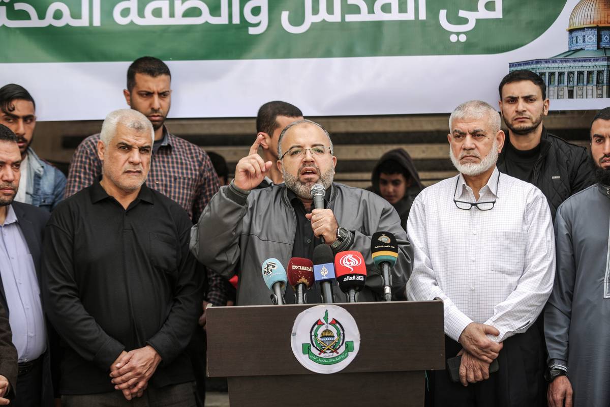 Ali al-Amudi, Head of Hamas' Press Office speaks as agroup of people gather to support Palestinians facing Israeli forces' and Jewish settlers violations in West Bank, in Gaza City, Gaza on March 24, 2023 [Ali Jadallah - Anadolu Agency]