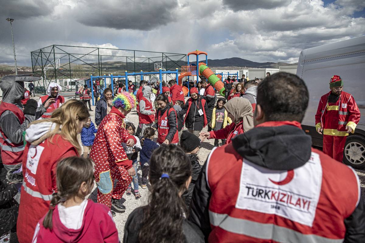 Kids smile with support of Turkish Red Crescent volunteers in quake-hit ...