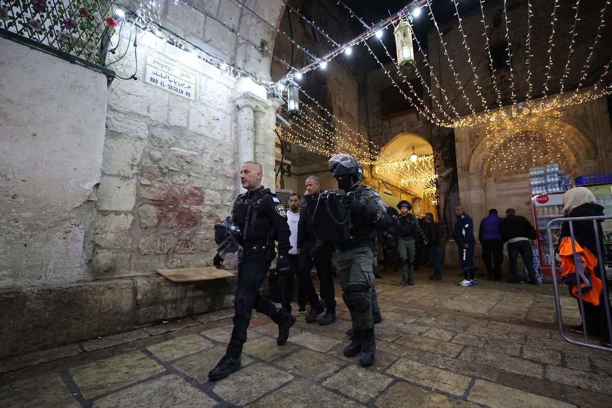 Israeli police force people out of the Chain Gate as they raid Masjid Al-Aqsa in Jerusalem on April 04, 2023 [Mostafa Alkha
