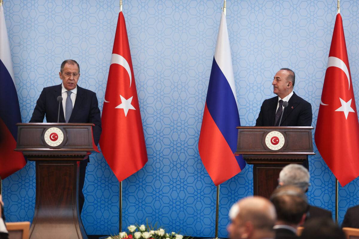 Russian Foreign Minister Sergey Lavrov (L) and Turkish Foreign Minister Mevlut Cavusoglu (R) in Ankara, Turkiye on April 07, 2023 [Murat Gök/Anadolu Agency]