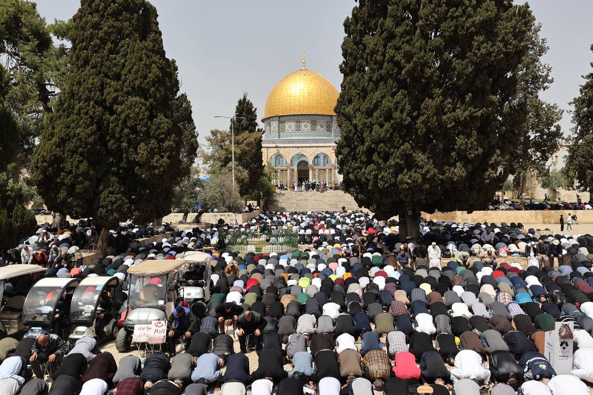 Muslims perform prayer at the Al-Aqsa Mosque, in Jerusalem on April 07, 2023 [Mostafa Alkharouf/Anadolu Agency]