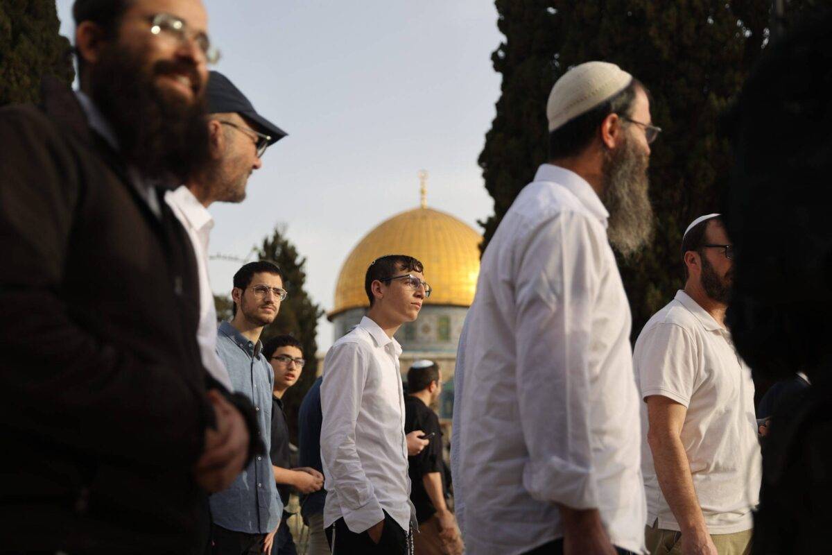 Fanatic Jewish settlers accompanied by the Israeli police raid the Al-Aqsa Mosque in East Jerusalem, on April 09, 2023. [Mostafa Alkharouf - Anadolu Agency]