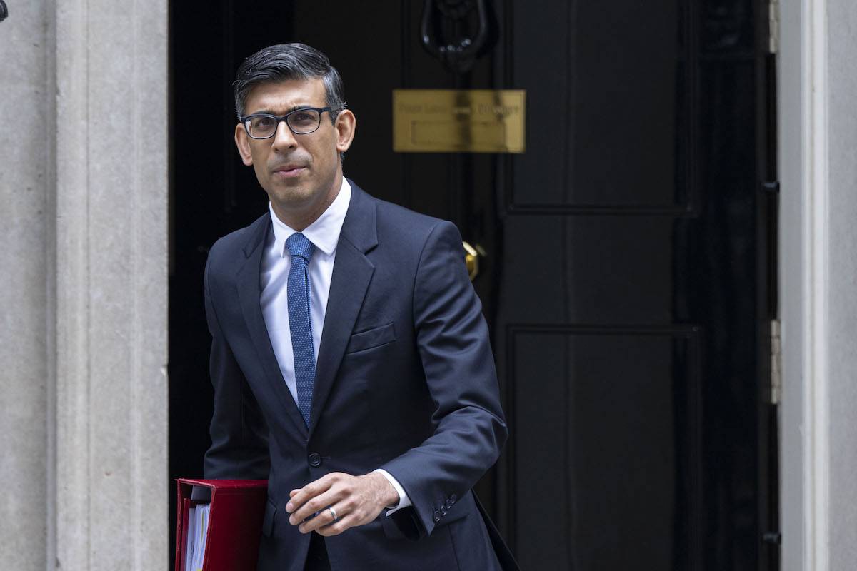 British Prime Minister Rishi Sunak departs 10 Downing Street for the House of Commons to attend the Prime Minister's Questions (PMQs) in London, United Kingdom [Raşid Necati Aslım - Anadolu Agency]