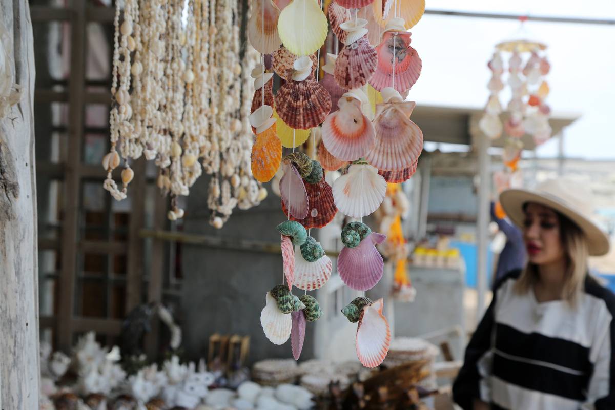 Iranian women turn sea shells into accessories in Qeshm – Middle East ...