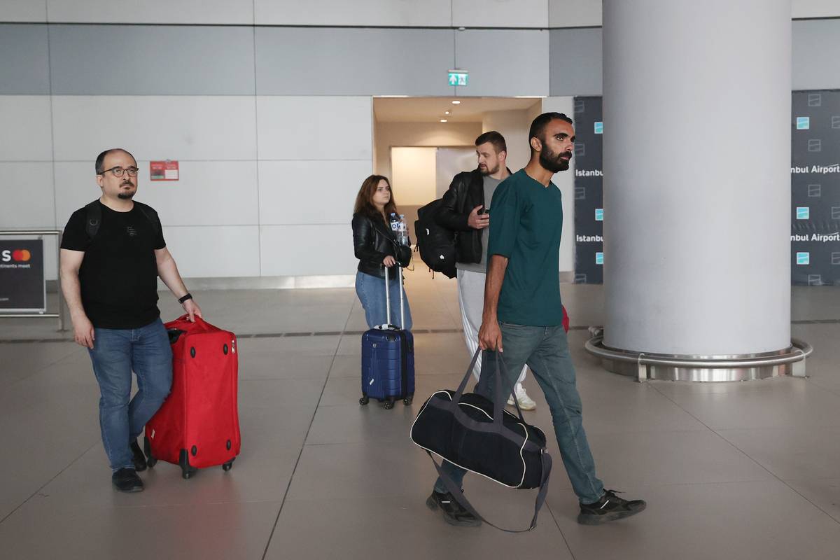 301 Turkish citizens evacuated from Sudan, due to clashes between the Sudanese army and paramilitary Rapid Support Forces (RSF) since April 15th, are welcomed at the Istanbul Airport on April 26, 2023 in Istanbul, Turkiye [İsa Terli - Anadolu Agency]