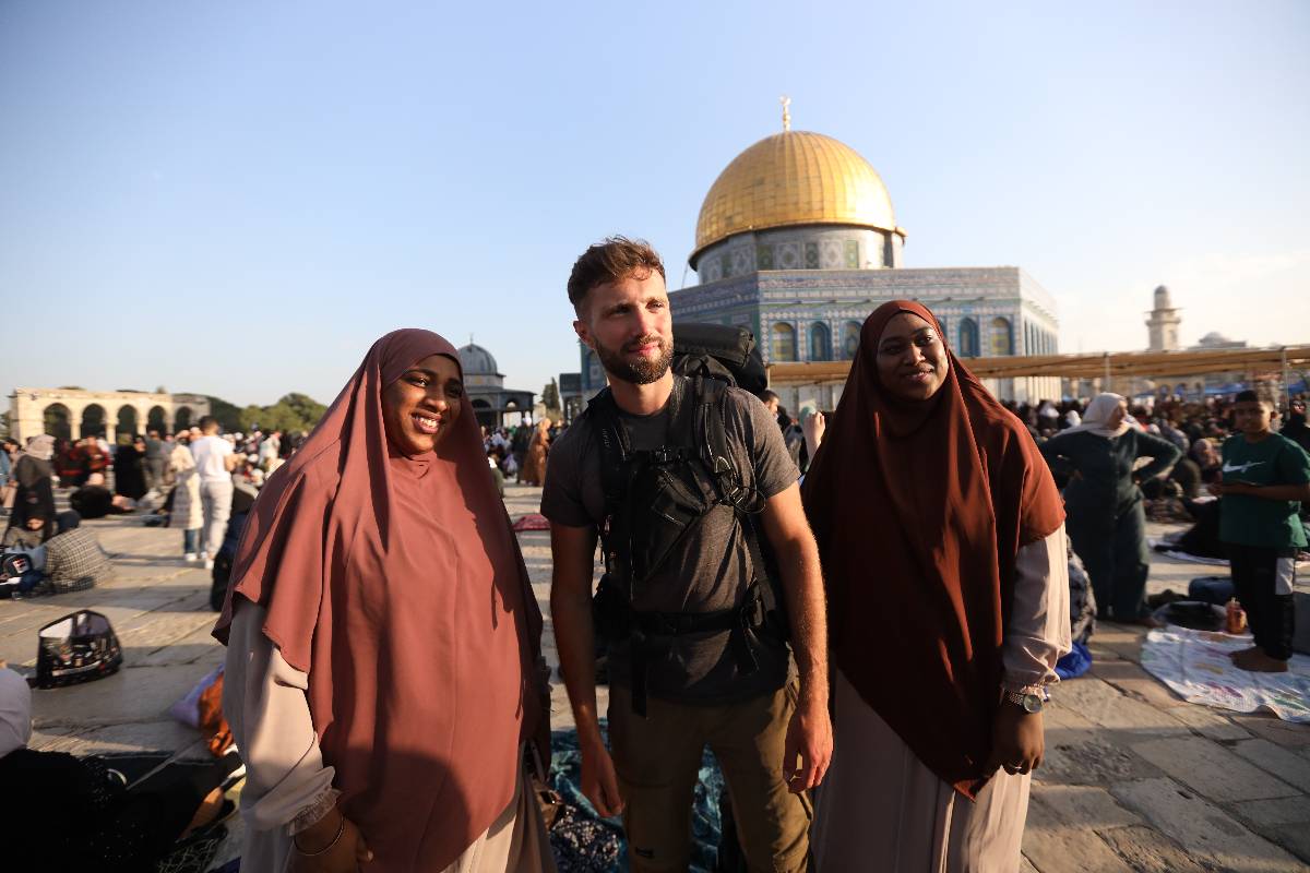 After trekking 3,900 kilometres (2423 miles) over the course of ten months to reach Al-Aqsa Mosque in occupied East Jerusalem, French Muslim Neil Dauxois was welcomed by a large number of Palestinians in Occupied East Jerusalem [Ameer Abed Rabbo / Anadolu Agency]