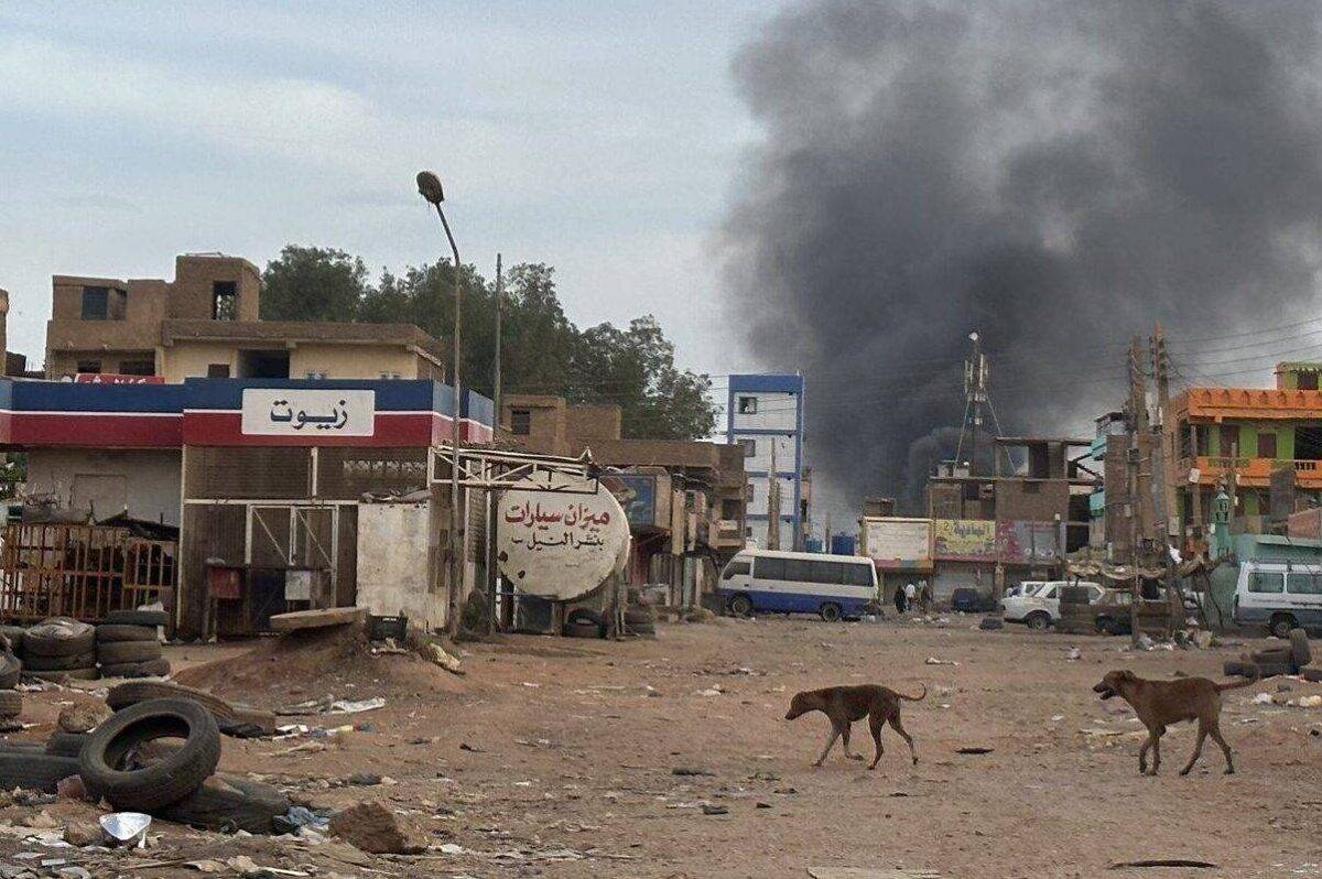 A view of streets as clashes continue between the Sudanese Armed Forces and the paramilitary Rapid Support Forces (RSF) despite the agreement on cease fire in Khartoum, Sudan on April 30, 2023 [Ömer Erdem/Anadolu Agency]