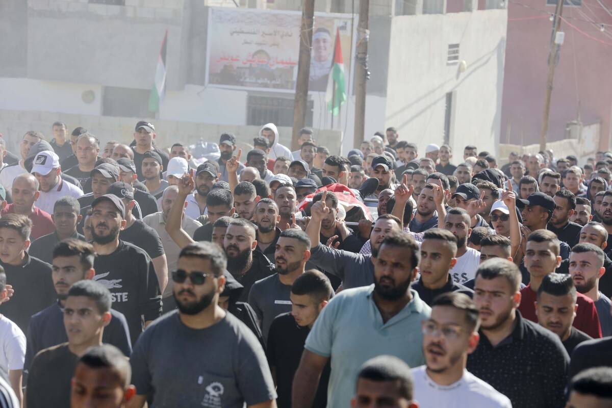 People attend the funeral of 17-year-old Jibril Al-Leda, killed by Israeli fire during the Israeli Forces' raid in Aqabet Jaber refugee camp in Jericho, West Bank on May 01, 2023 [Issam Rimawi - Anadolu Agency]