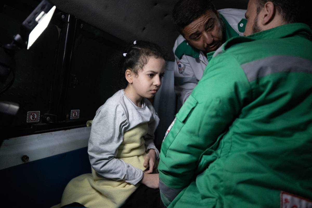 Injured people affected by Israeli warplanes airstrikes are being carried to ambulances in Gaza City, Gaza on May 09, 2023 [Ali Jadallah/Anadolu Agency]