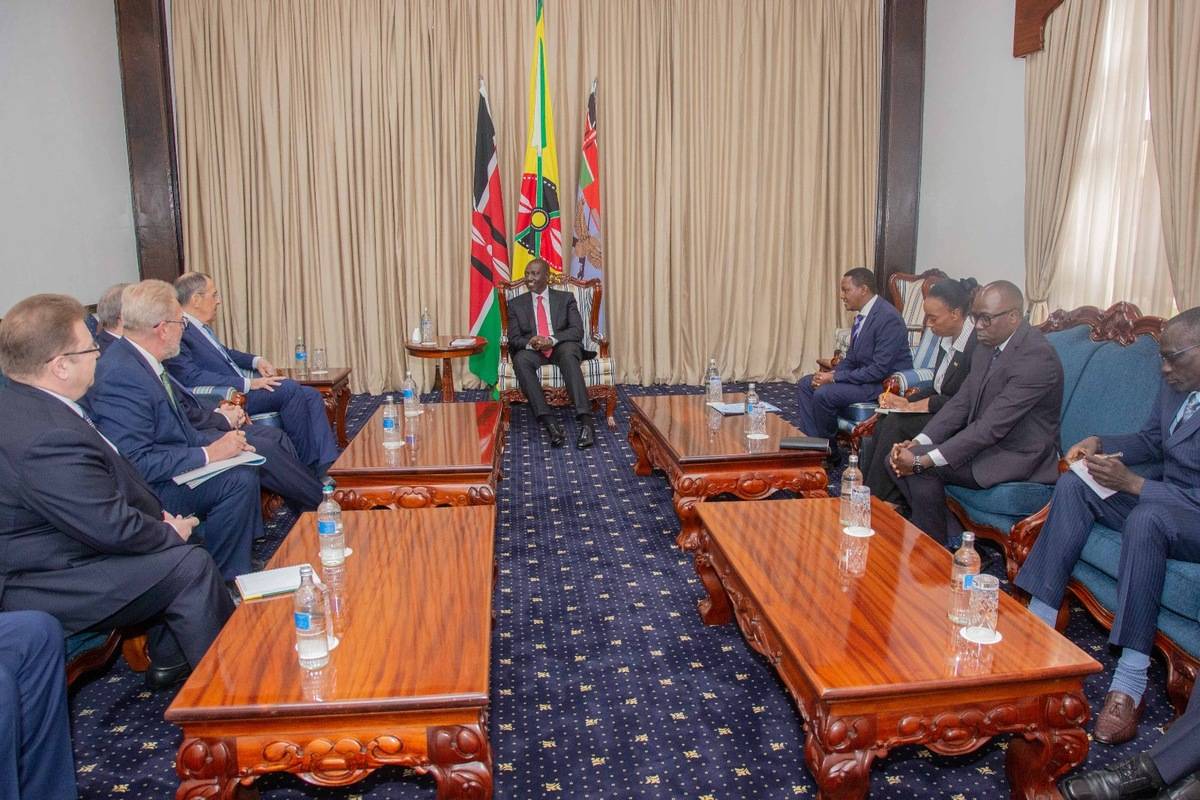Russian Foreign Minister Sergei Lavrov (4th L) meets President of Kenya, William Ruto (C) in Nairobi, Kenya on May 29, 2023 [State House of Kenya - Anadolu Agency]