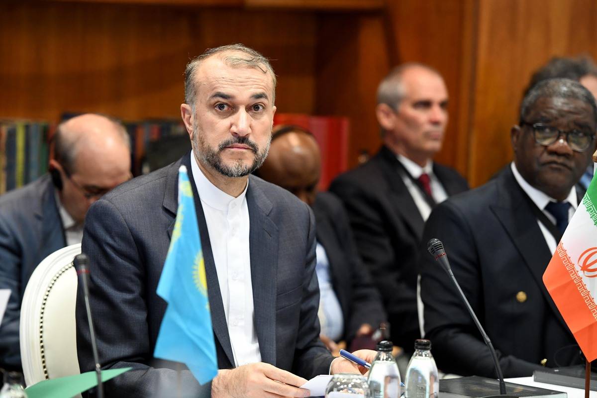 Iranian Foreign Minister Hossein Amir Abdollahian (L) attends the "BRICS Foreign Ministers Meeting" in Cape Town, South Africa on June 2, 2023. [BRICS / Handout - Anadolu Agency]