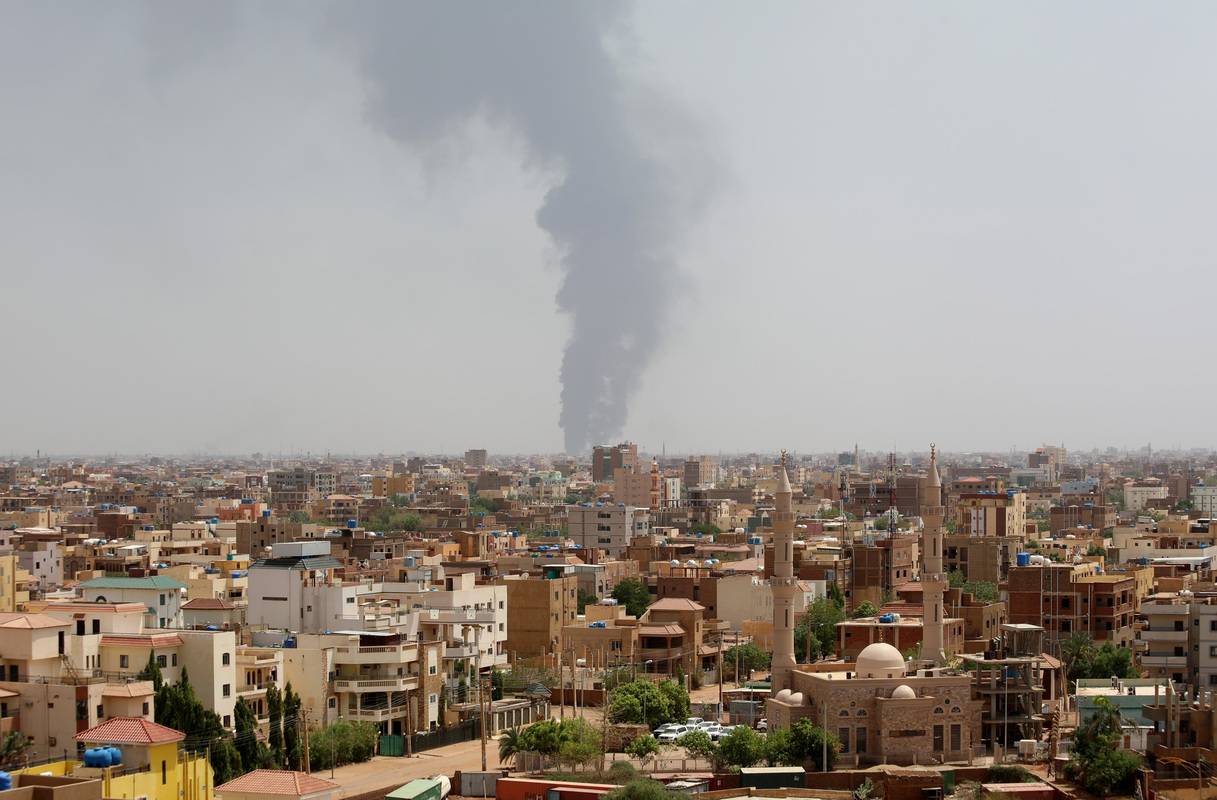 Smoke rises as the clashes between the Sudanese Armed Forces and the paramilitary Rapid Support Forces (RSF) continue in Khartoum, Sudan on June 09, 2023. [Stringer - Anadolu Agency]